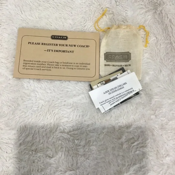 VTG Coach Dinky Black Leather Crossbody Shoulder Bag Minimalist Classic NYC - Picture 11 of 14